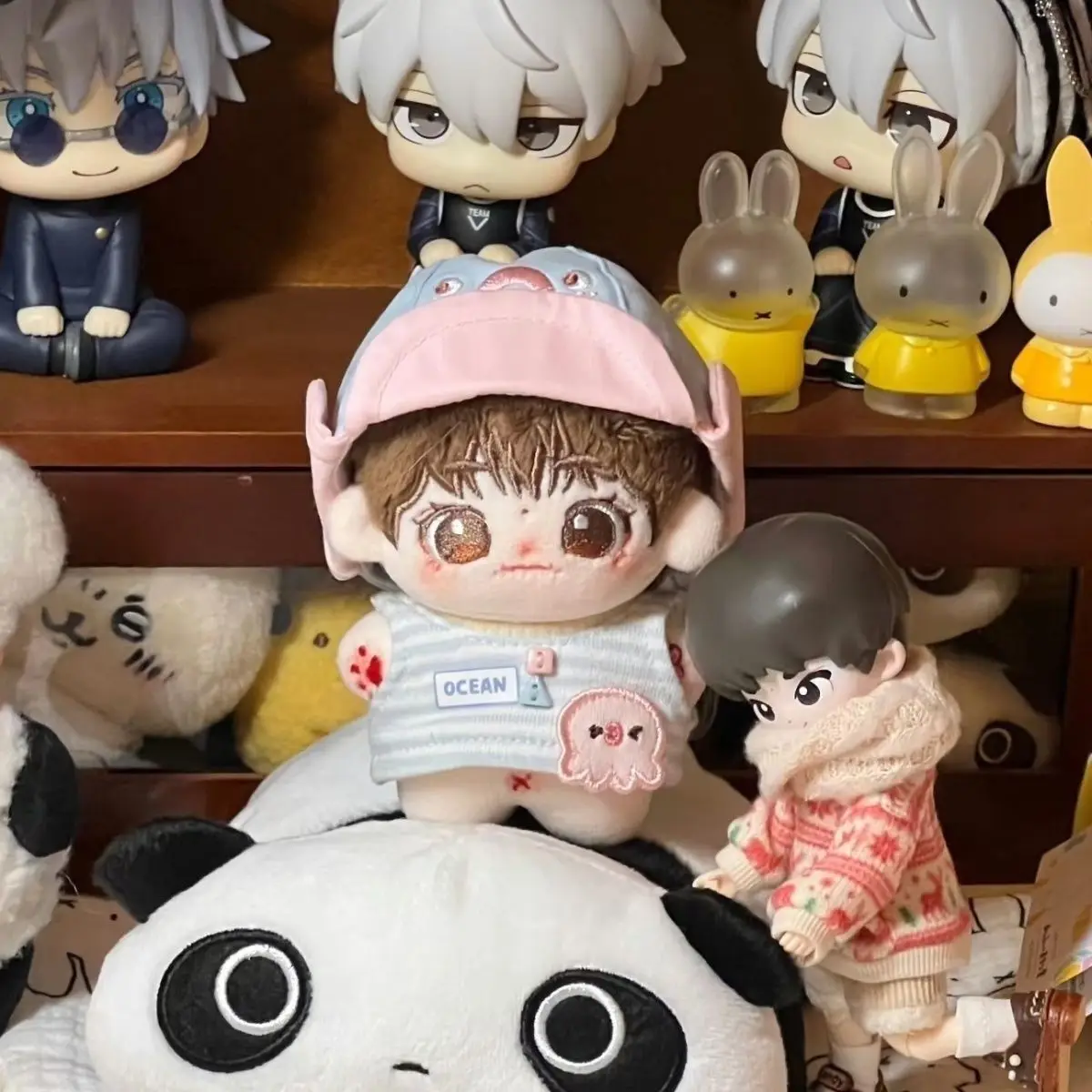 Jackson Yee Atrybut 10cm Lalka Idola Brelok Bawełniana Lalka Pluszowa Zabawka Lalka Tydzień Gwiazd Lalki do Prezentowania Dziewczynom na Urodziny Zabawki Świąteczne