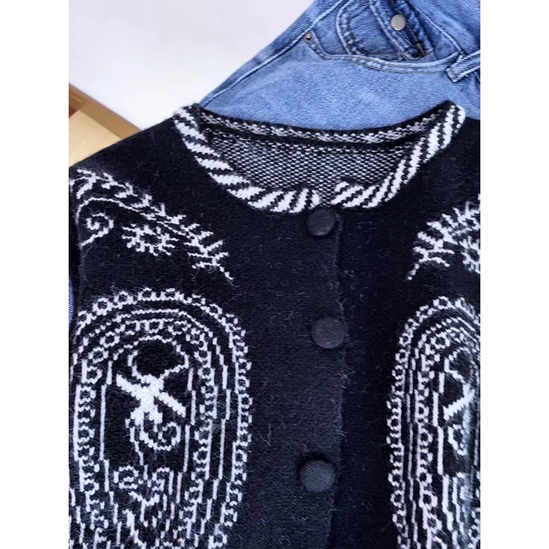 เสื้อสเวตเตอร์ถักไหมพรมทรงหลวม ดีไซน์ปักลายหนา ทรงกลม แขนยาว สำหรับผู้หญิง สไตล์ลำลอง แฟชั่นฤดูใบไม้ร่วง ฤดูหนาว ติดกระดุมเม็ดเดียว