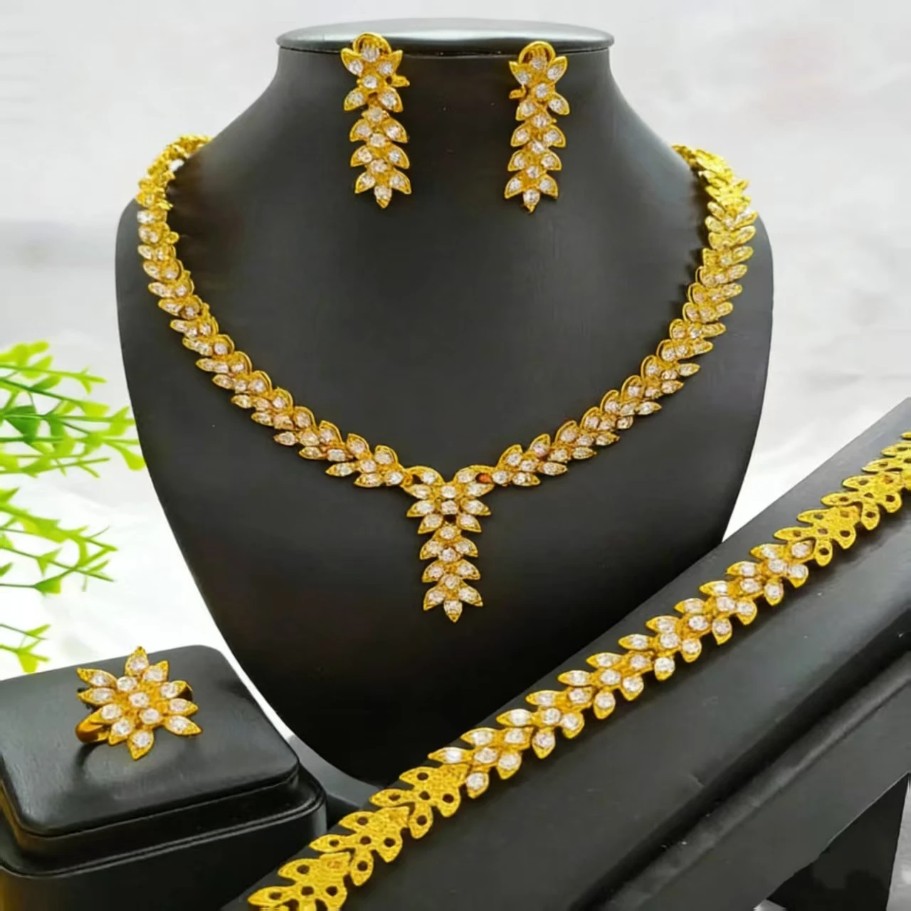 

Dubai Luxury Nigerian Wedding Golden Jewelry Sets For Lady Bridal Necklace Sets Indian Party Jewellery Engagement Gifts