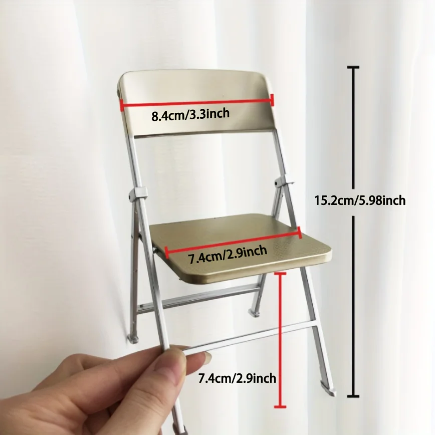 Il mini modello di sedia pieghevole colorata per casa delle bambole da 1 pezzo progettato alla moda può essere utilizzato come modello di accessorio per la decorazione della sedia per il tempo libero