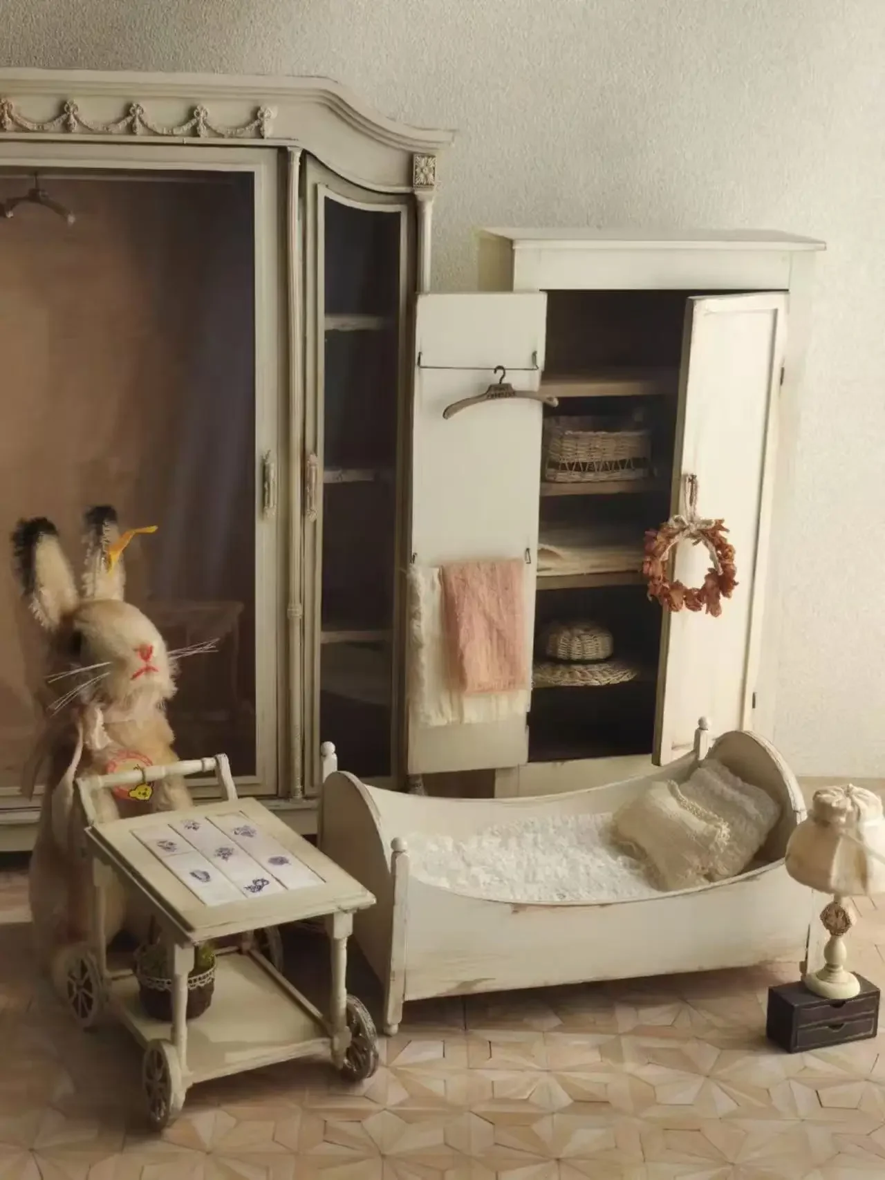 DollHouse Miniature Scene Castle Background Board Retro Cabinet English Chair Blythe Furniture Diy Material Jewelry Accessories