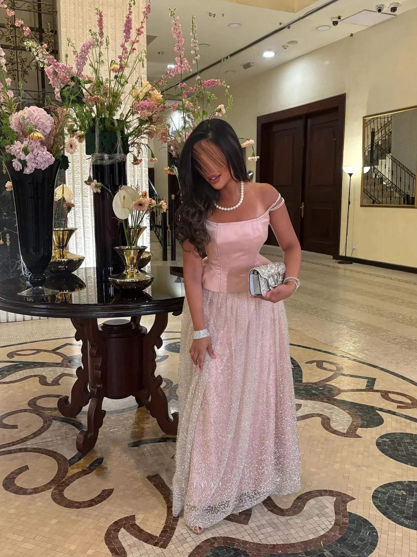 Meetlove-vestidos de graduación sin mangas, color rosa, personalizados, con hombros descubiertos, línea A, lentejuelas, largo hasta el suelo, sin mangas, satén brillante, noche