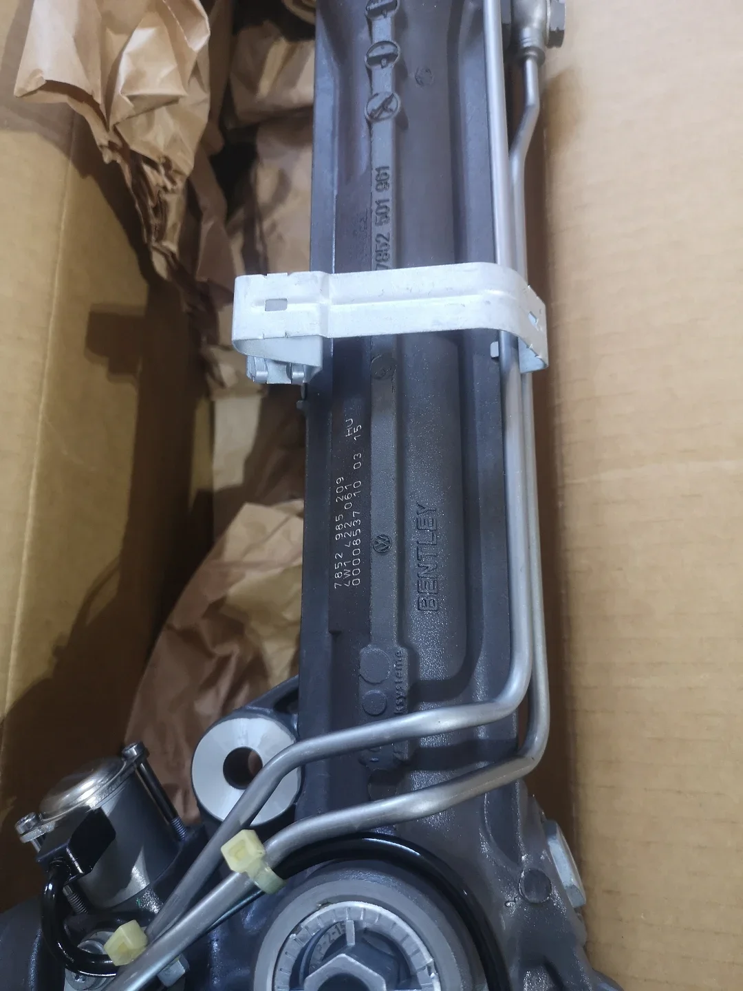 High Quality Steering Gear Right Drive Suitable for Automotive 3W2422071C Steering Racks Pinion Steering System Universal Joints