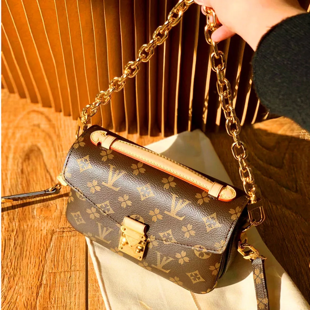 Bag 2024 Fashion New Printed Women's Bag Chain Versatile Postman Crossbody Bag Retro Single Shoulder