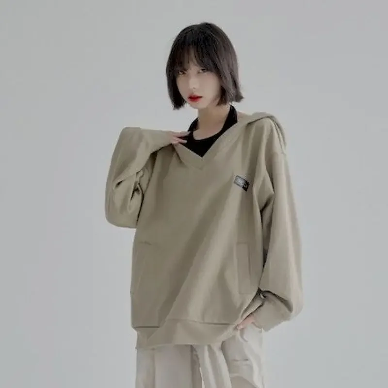 

Повседневные женские толстовки, осень 202, модная толстовка с капюшоном и длинными рукавами с v-образным вырезом, модные свободные плечи, драпированные стильные женские топы с капюшоном