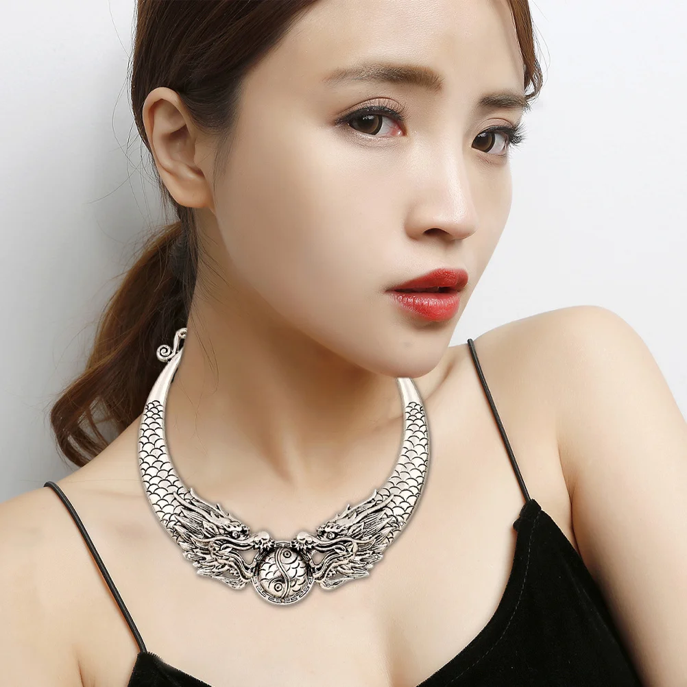 

1Pcs Retro Necklace Ethnic Style Carved Alloy Exaggerated Pendant Women Jewelry for Unique Fashion Gift Home Decor Accessory