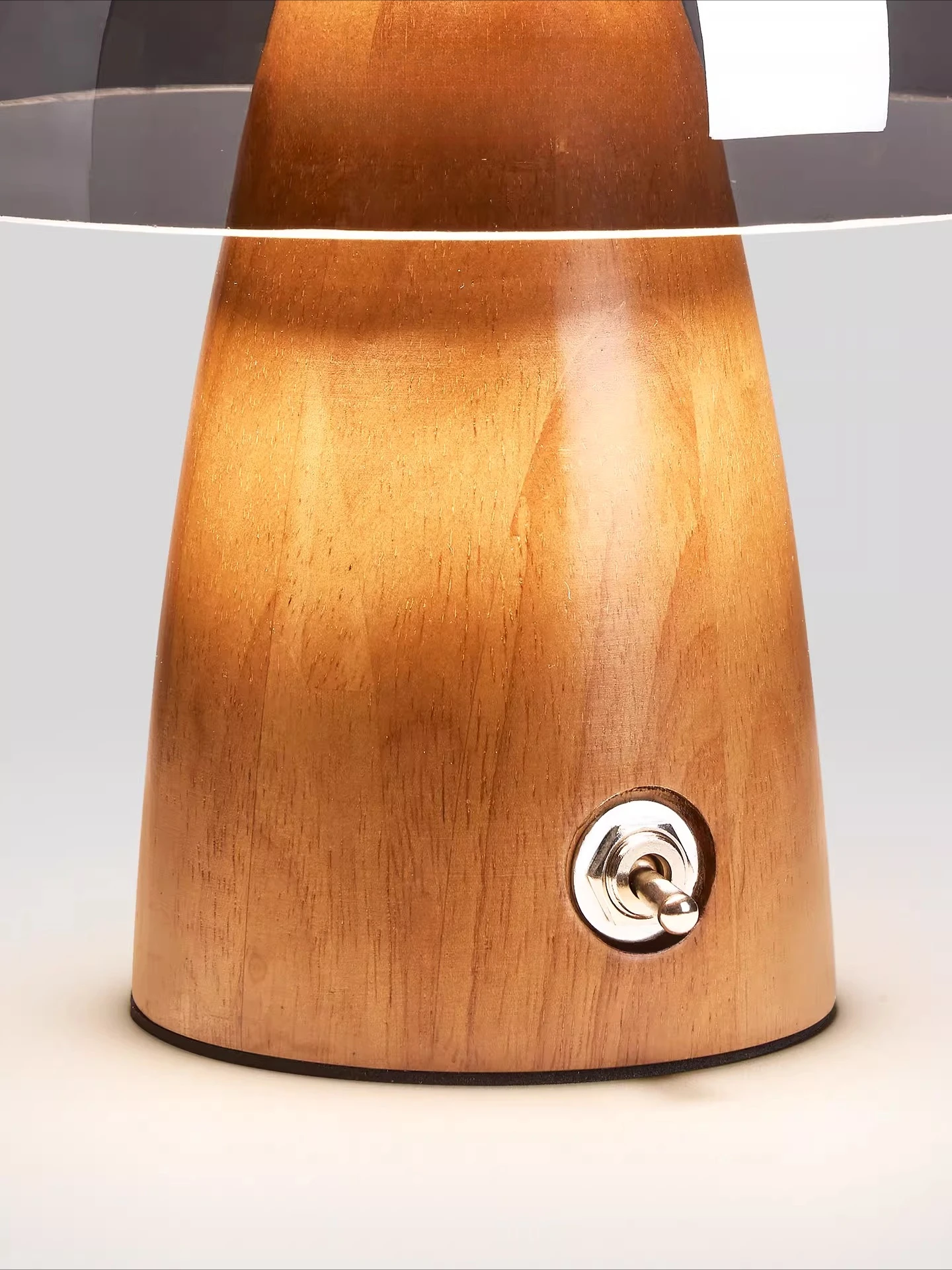 Medieval light luxury bedroom bedside mushroom table lamp retro high-end solid wood master bedroom room eye protection
