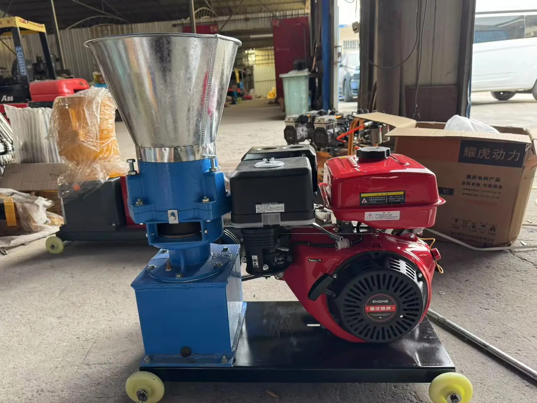 Factory Direct Sales In-Stock Diesel Animal Poultry Feed Making Machine Cheap Price for Pellet Processing
