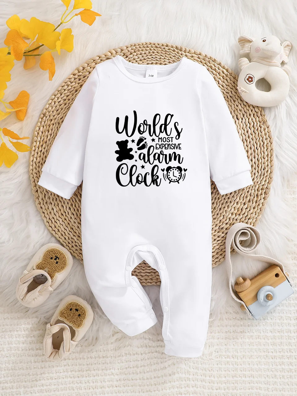Baby long-sleeved crawling romper, fun letter print, button design, easy to care for, suitable for new parents.
