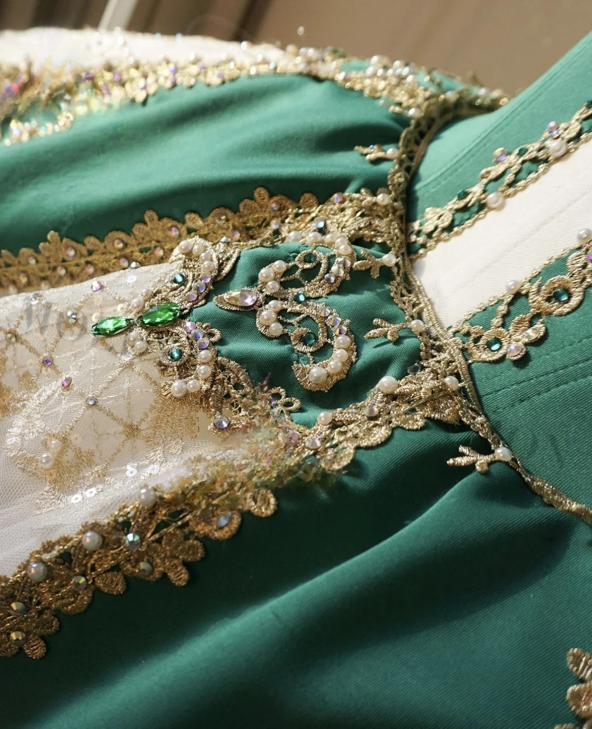 High-end new tailor-made emerald Esmeralda variation TUTU Little Swan professional performance competition skirt
