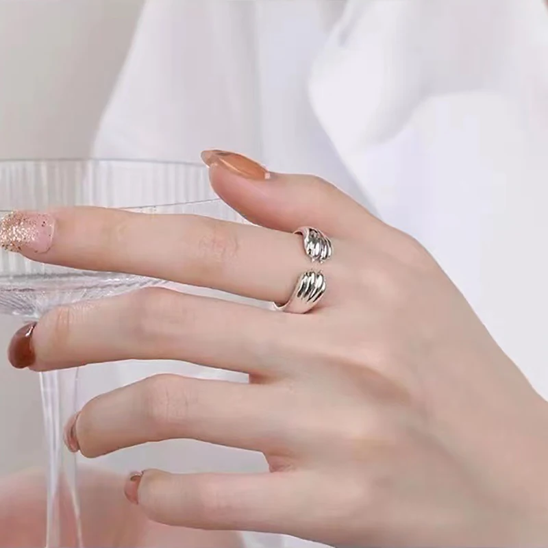 حلقة مفتوحة بطباعة مخالب القط والجرو ذات طراز جديد عصري ومبتكر