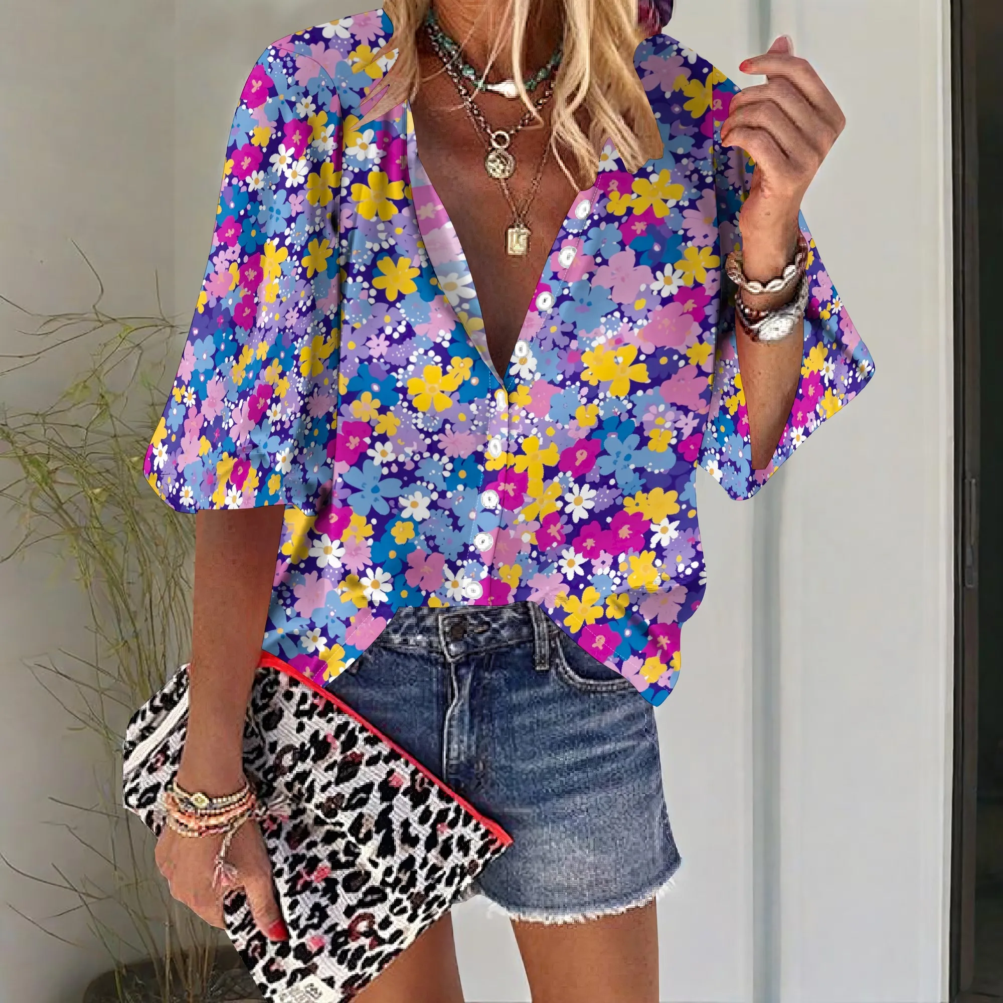 Рисунок 2 - Женские рубашки на пуговицах с цветочным узором