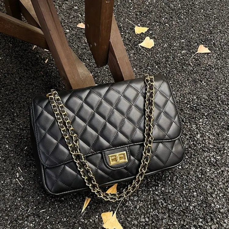 

Удобная сумка для подгузников с широким регулируемым плечевым ремнем, идеально подходит для длительного ношения на улице.