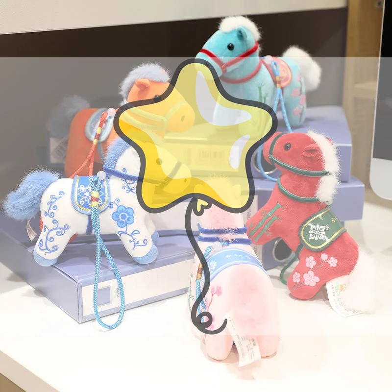 1 قطعة 2026 سنة الحصان التميمة ألعاب من نسيج مخملي قلادة لينة واقعية المولود الجديد الهدايا المهر دمية زخرفة ديكور المنزل