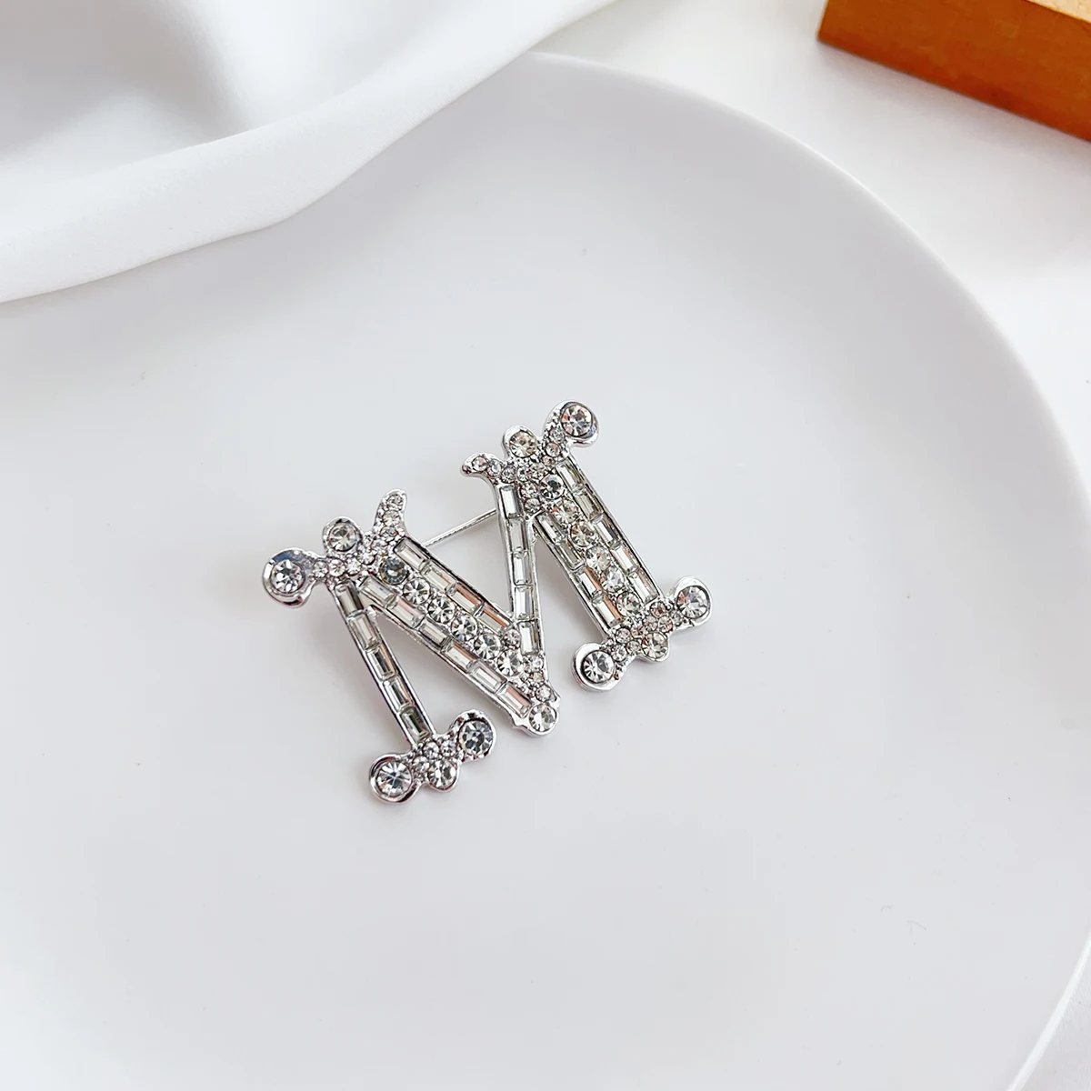 Light luxury senior sense English letters M glass zircon rhinestone corsage brooch women's pin
