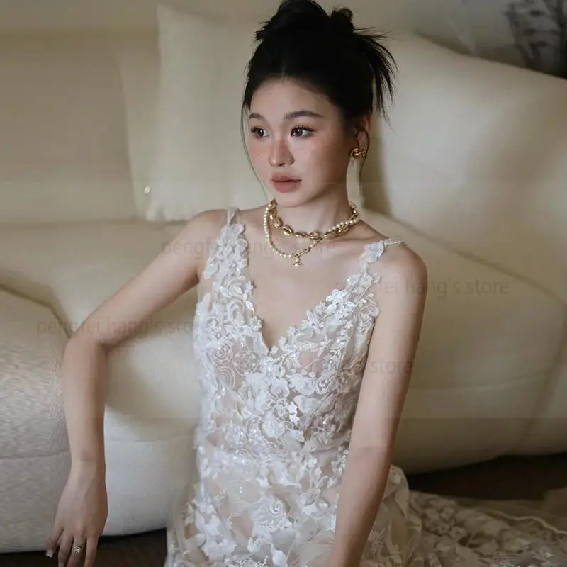 

Luxury Ivory Lace Wedding Dress Sleeveless Bridal Gown V-Neck Bridal Vestidos Women Long Elegant Chesongams Backless Robe