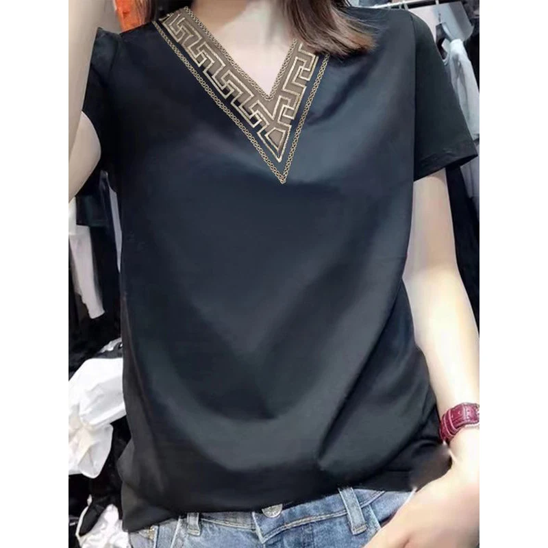 เสื้อยืดลูกไม้เย็บปะติดดีไซน์หรูหราสำหรับผู้หญิงเสื้อยืดคอวีแขนสั้นฤดูร้อนแฟชั่นสีดำสีขาวสุดชิคเสื้อ ropa de mujer