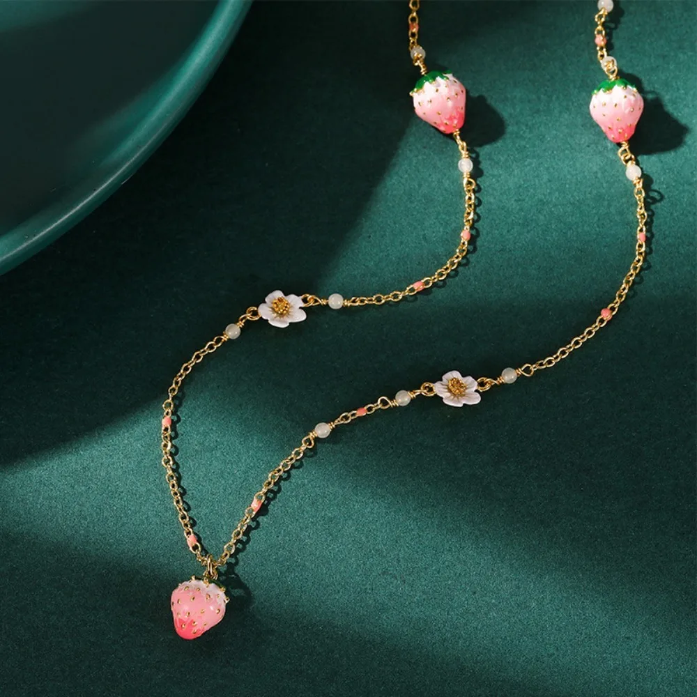 

2026 New Women's Enamel Glaze Strawberry Inlaid Zircon Necklace - High-End Luxury, Sweet and Romantic