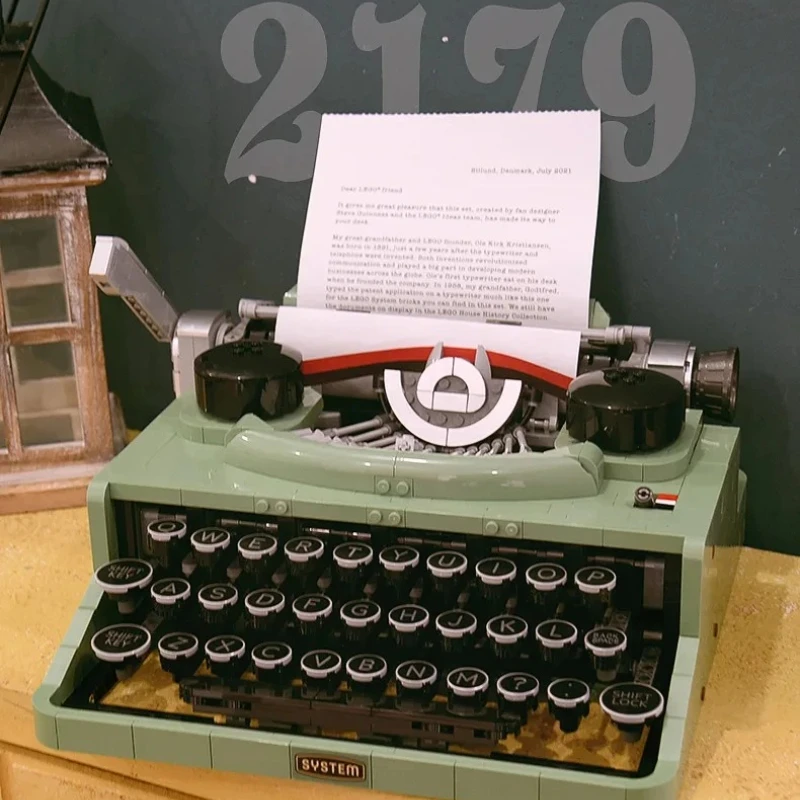 

2025 New Product Creative Series Retro Typewriter Model Building Blocks Special Boys Educational Toys Building Blocks Boys Adult