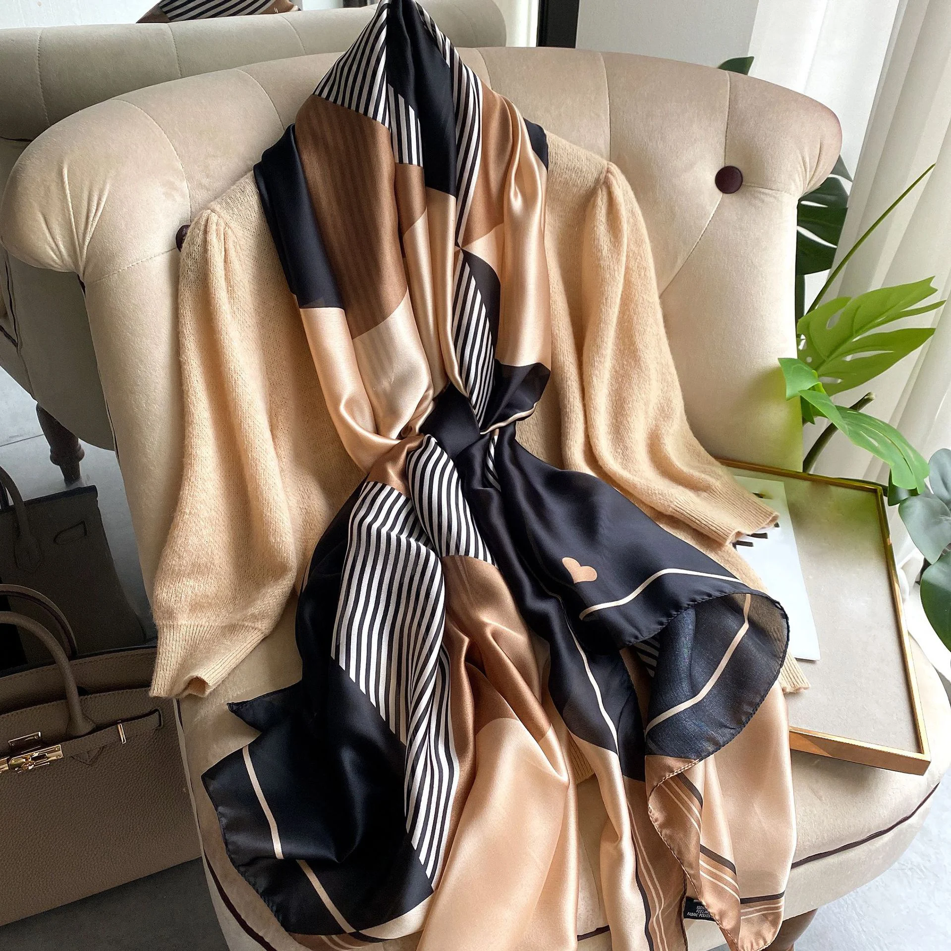 Elegant sun protection, air-conditioned room silk scarf, summer hot selling new geometric contrasting stripes, temperament shawl