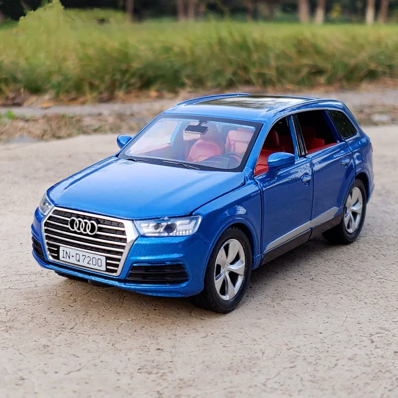 1/32 Audi Q7 SUV modello di auto in lega pressofuso veicoli giocattolo in metallo modello di auto alta simulazione collezione di suoni e luci regali