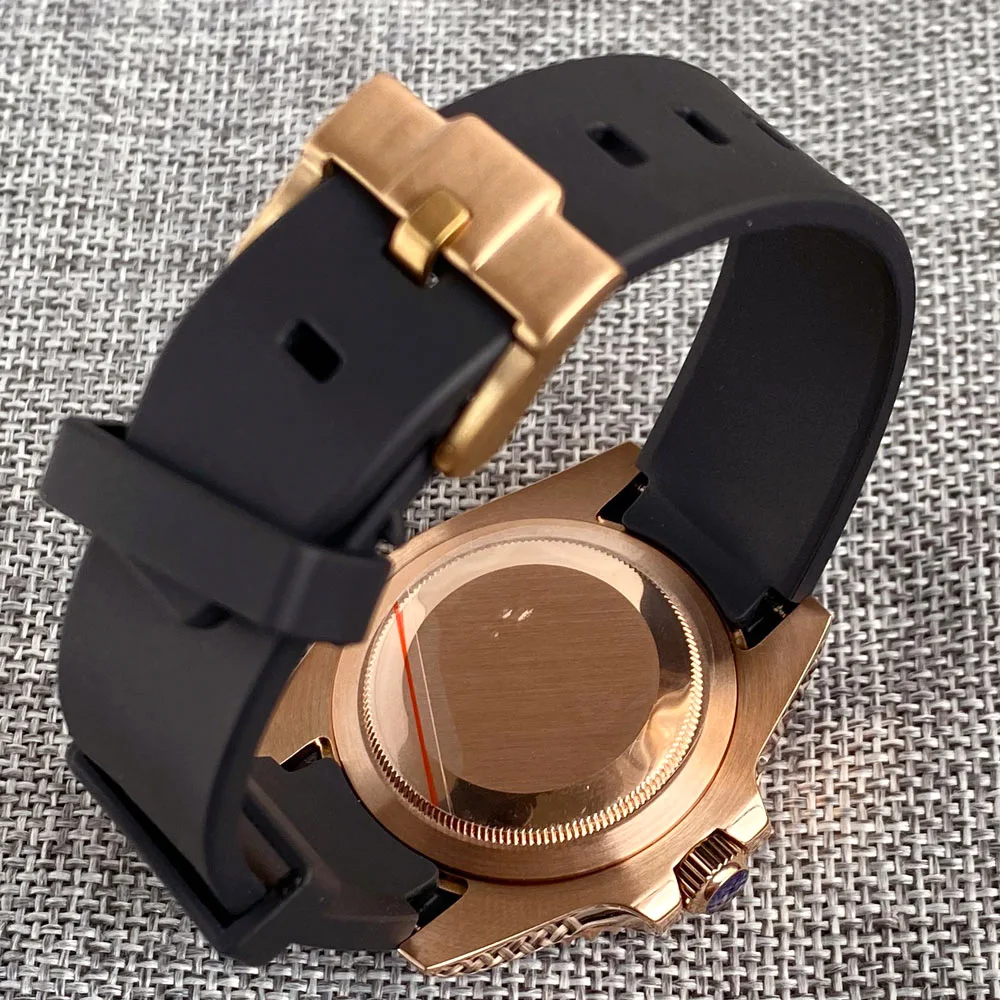 CUSTOM 40 มม.NH34 คลาสสิก Full Rose Golden GMT นาฬิกา 200 M กันน้ํา Sapphire แก้วคริสตัลอัตโนมัตินาฬิกาข้อมือผู้ชาย