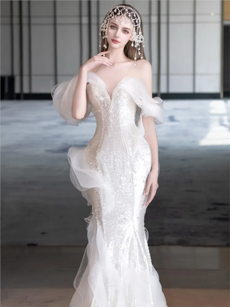 A new one-shoulder light luxury fishtail dress