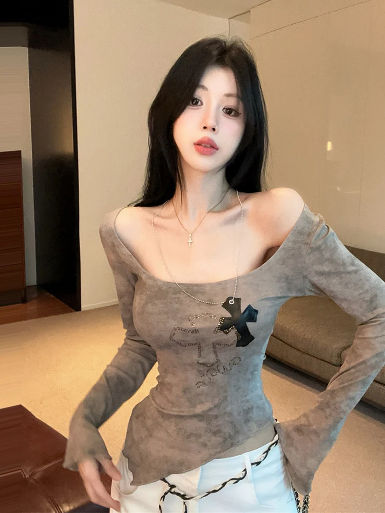 Retro Spicy Girl Tie Dye Print Long Sleeve T-Shirt Square Collar Asymmetrical Design Cross Necklace Element Casual Top