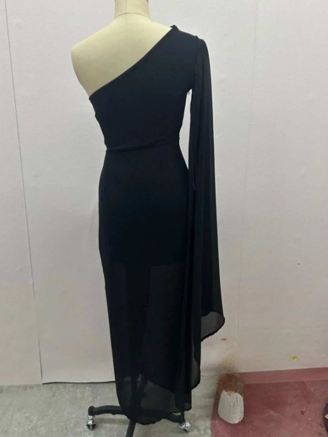 Sexy Etui-Chiffon-Kleid für die Brautmutter, elegant, einschulterig, hoch geschlitzt, bodenlang, Abendkleider 2025, kostenlos individuell gestaltet