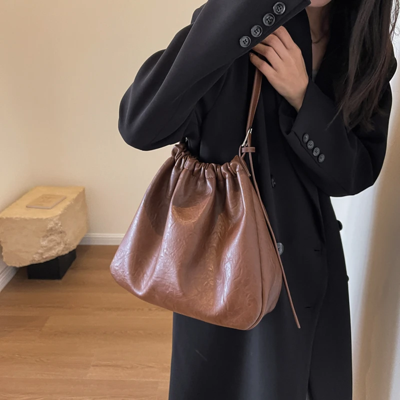Versatile and High-end Women\'s Bag New Popular Autumn and Winter Shoulder Bag PU Material Simple and Solid Color Crossbody Bag