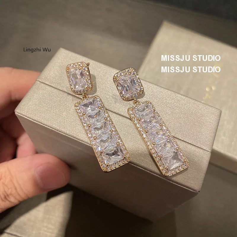 Lingzhi Wu Rectangle Zircon T-Diamond Stud Earrings, Long Vintage Ear Decoration, Brief Luxury Gold, Full of Zircon Fashion