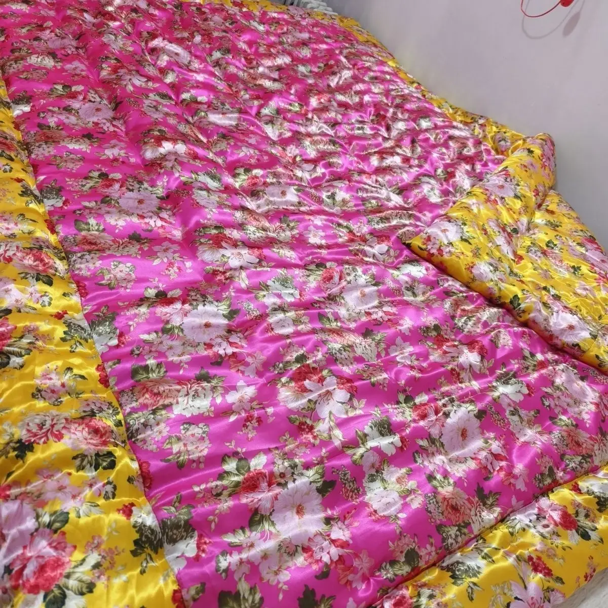 

No Cotton Filling Glossy satin silk cover with zipper floral print bedspread home bedding