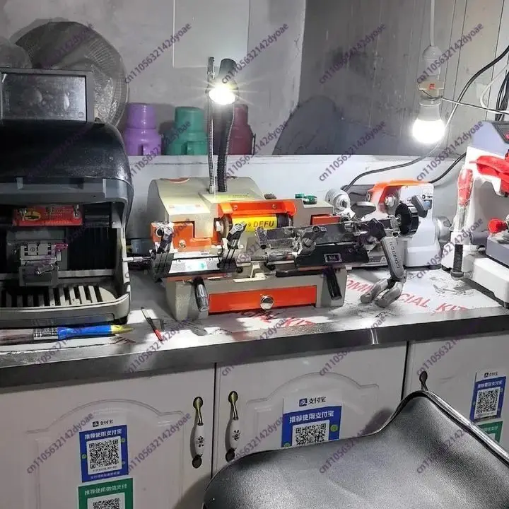 NEW 100E1 Key Cutting Machine 220V/110V Key Duplicating Machine Key Making Machine for Locksmith