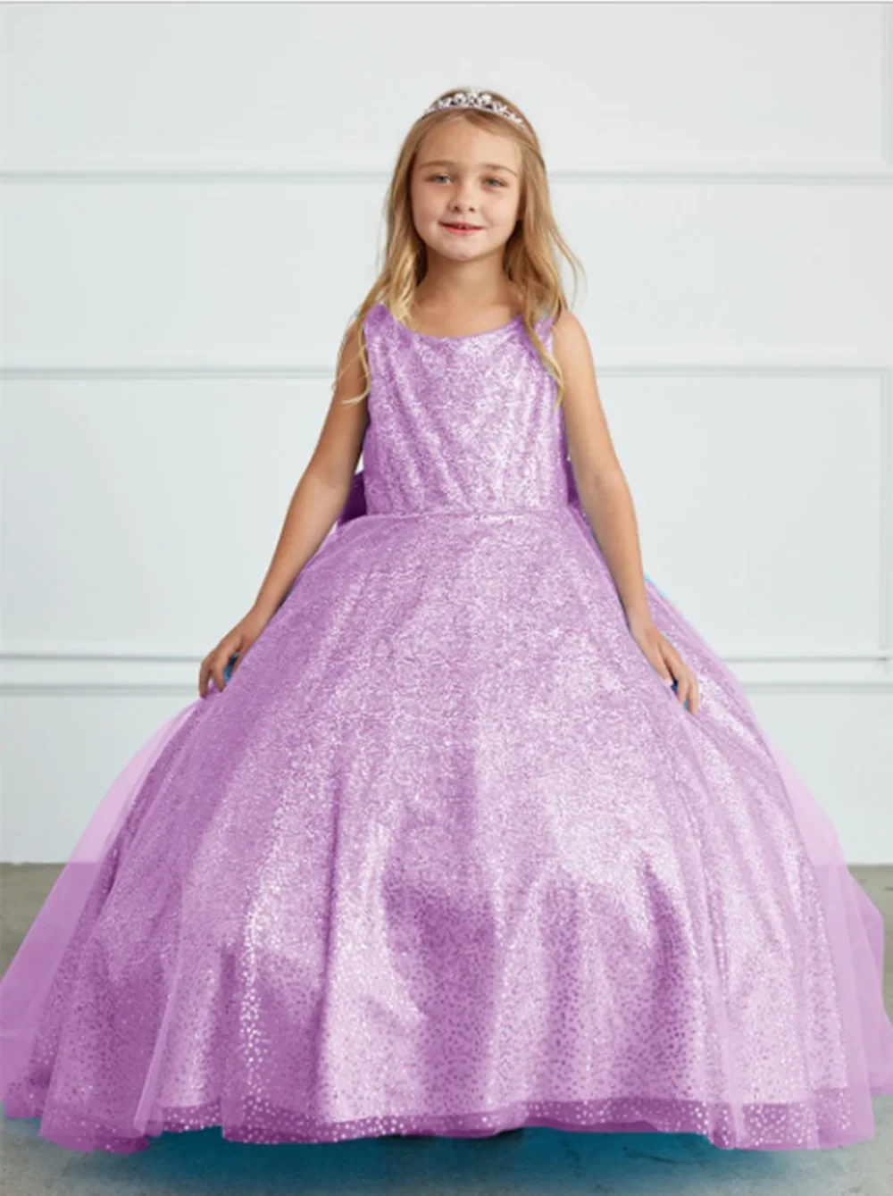 Glanzende luxe lovertjes lange bal bloemenmeisjesjurk mouwloze strik elegante vloerlengte sweep trein formele communiejurk voor meisjes