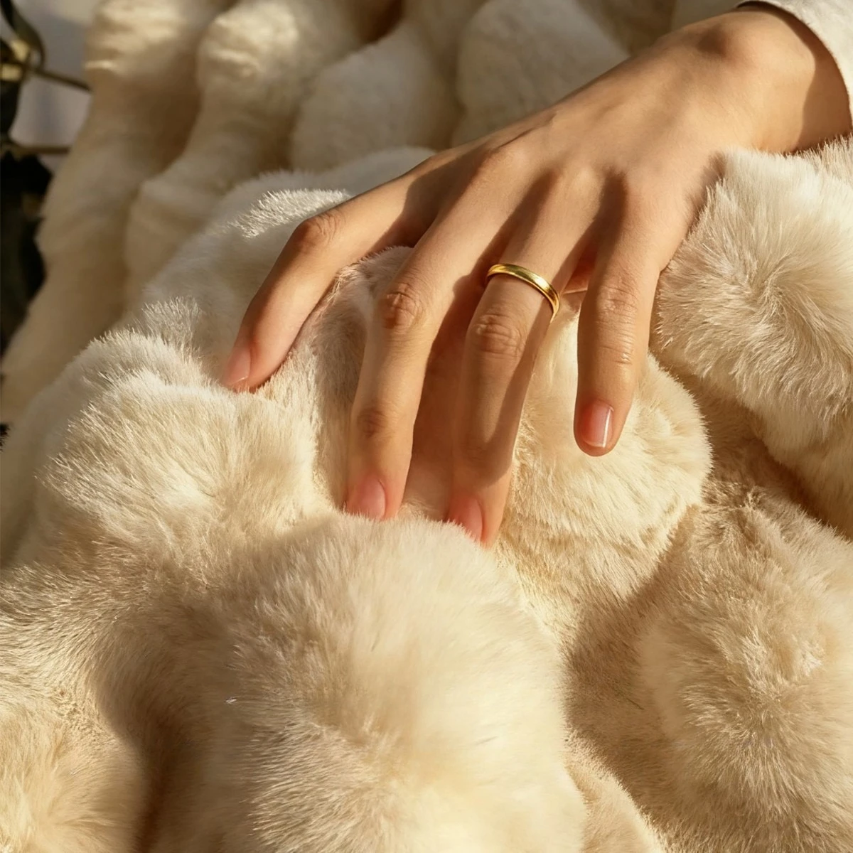 Luxury Faux Rabbit Fur Throw Blanket, Long‑Fluff Warm Winter Nap Shawl, Soft Portable Office Sofa Cover for Indoor Daily Use