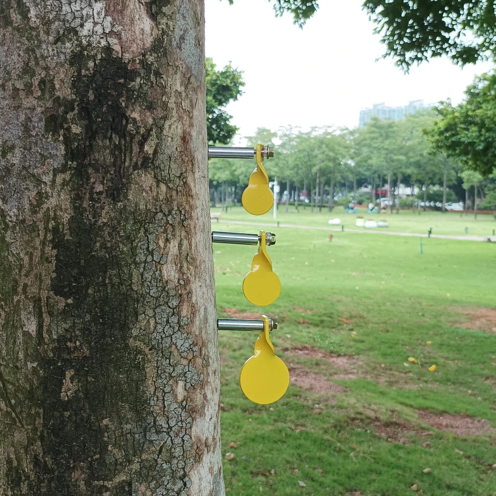 3 Placas de destino amarillas de diferentes tamaños con tornillos.