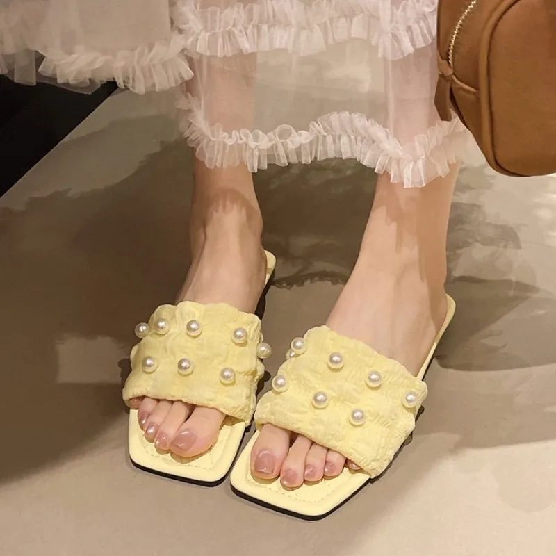 

Summer New Fashion and Elegant Pearl Decoration Slip on Flat Slippers for Women To Wear Outside Everyday, Light and Comfortable