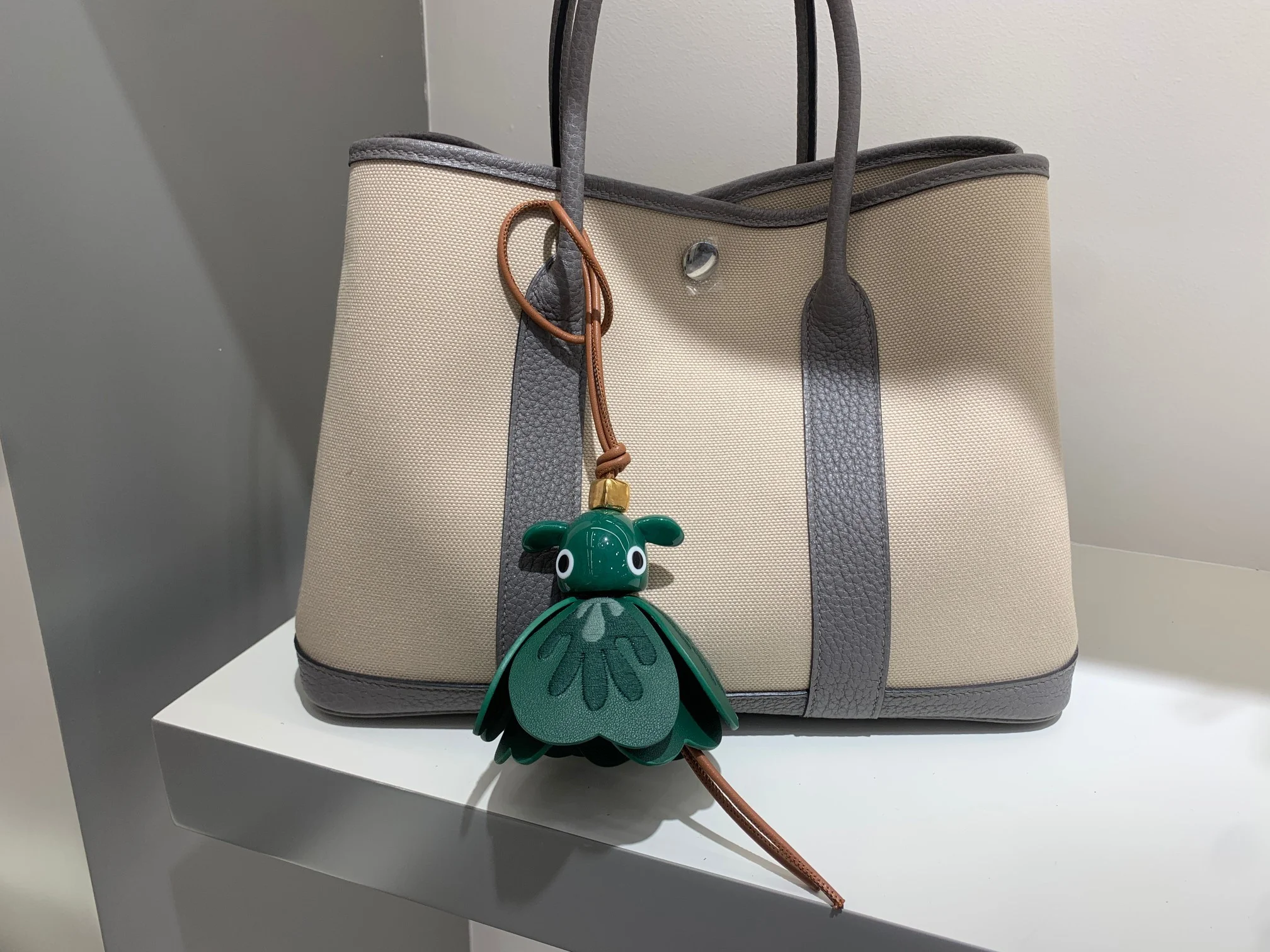 

Ультра-роскошная мини-фея L-серии: трехуфункциональный автомобиль + ключ + блестящая сумка! Вирус ручной работы Вирус Хит. Подарок коллекционера этапа