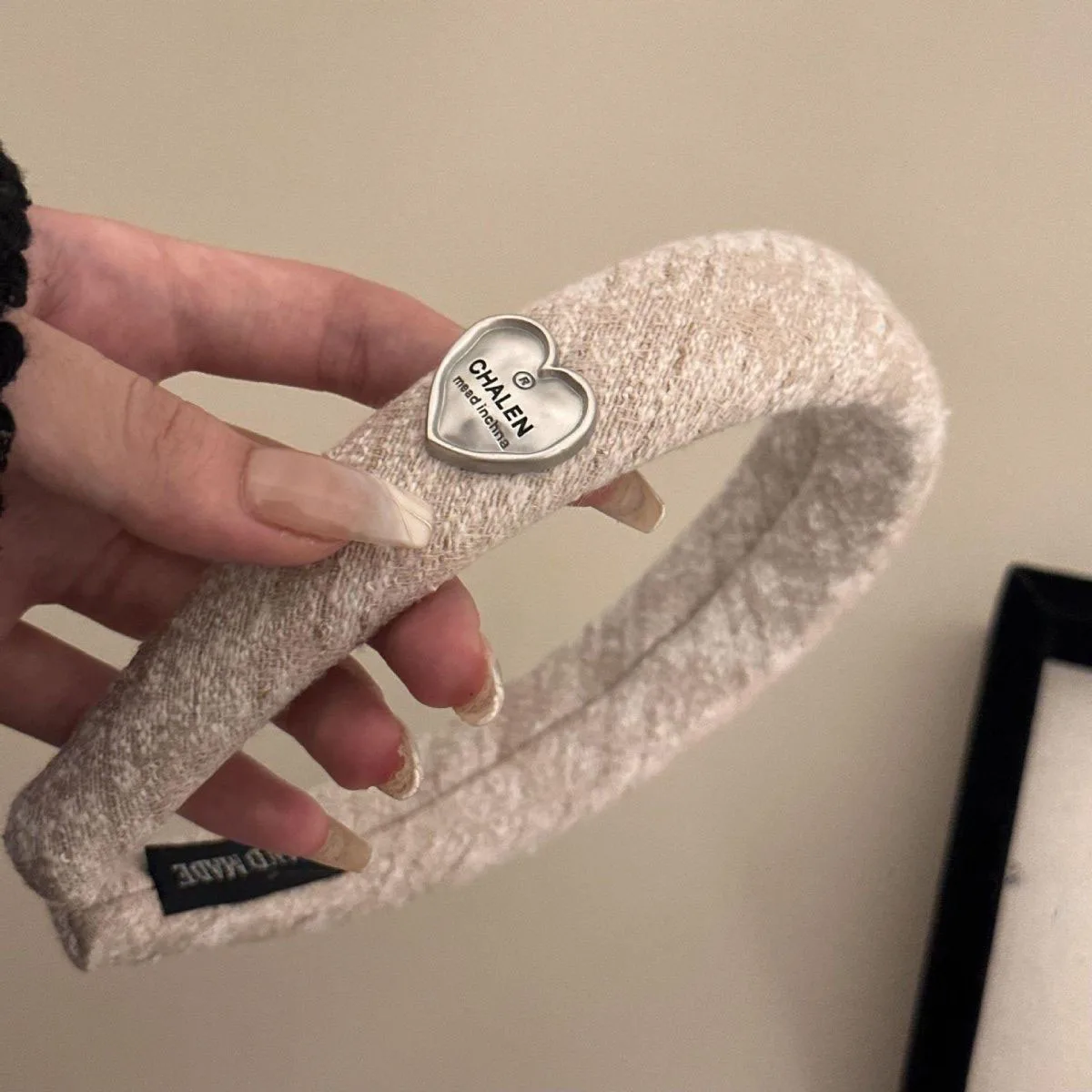 الفاخرة Y2K أفضل بائع واسعة النسيج عقال مع حلية معدنية القلب ، أنيقة اليدوية رسالة شعار إكسسوارات الشعر 1 قطعة 2025 العصرية