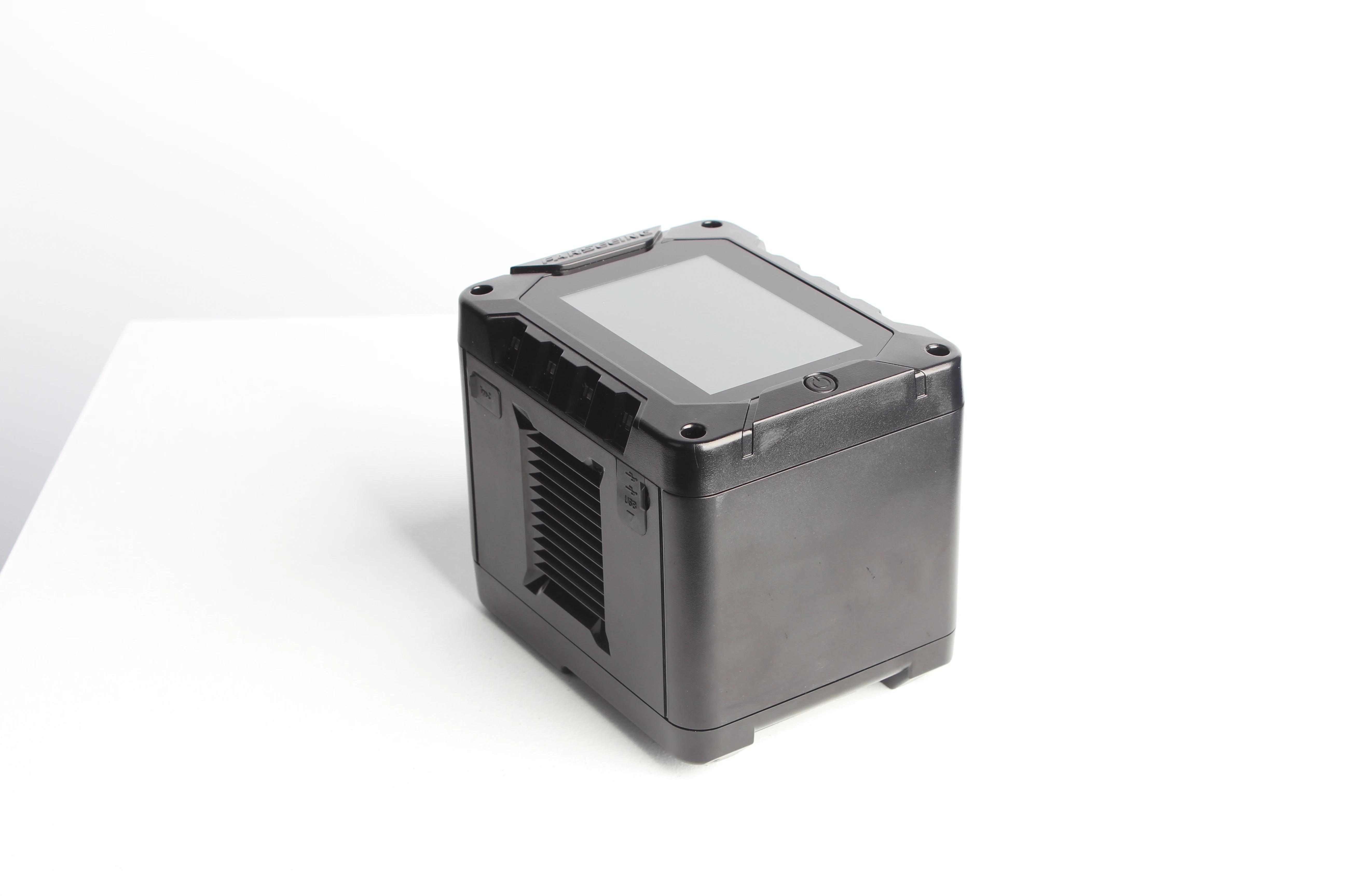 Broadcast Level 95W 6600mAh V-Mount Battery with big LCD Screen