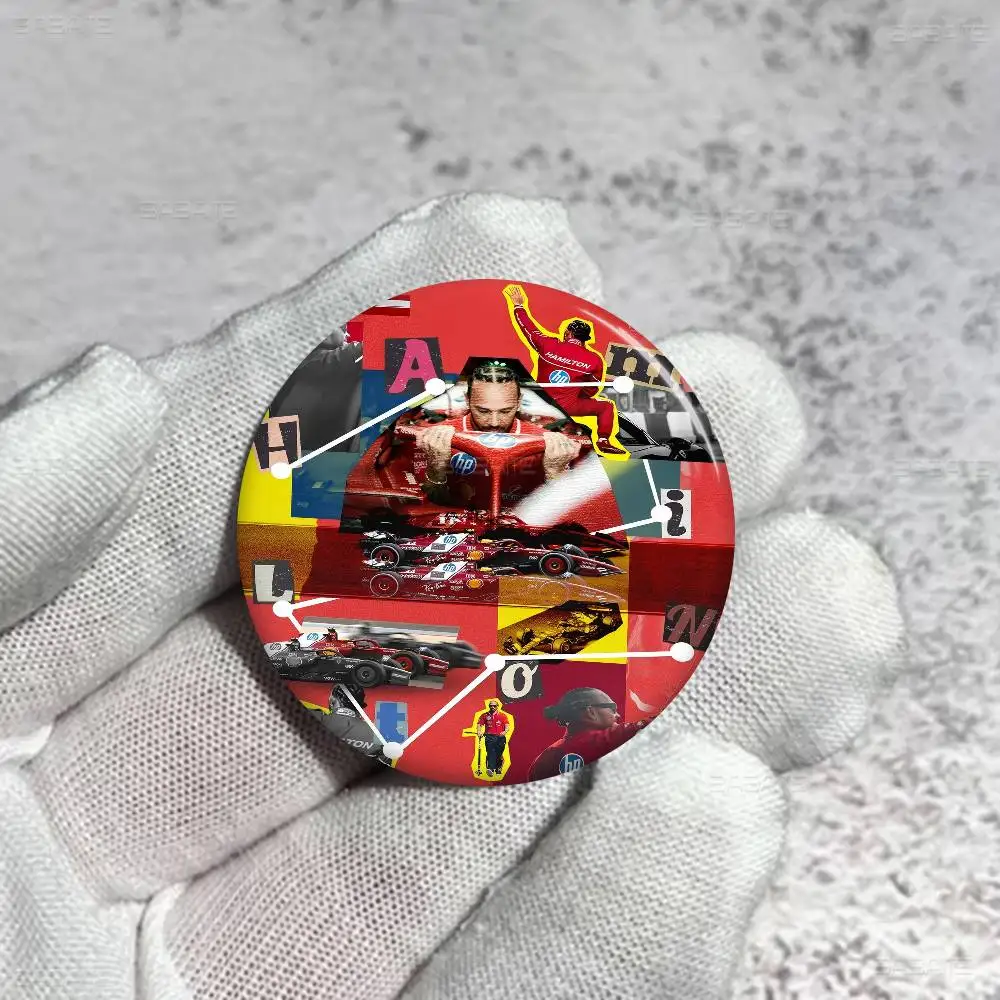 F1 L-Lewis هاميلتون 58 مللي متر لطيف أنيمي الشكل أيقونة شارة اليدوية صفيح بروش لحقيبة الظهر الملابس الصدر حلية الهدايا