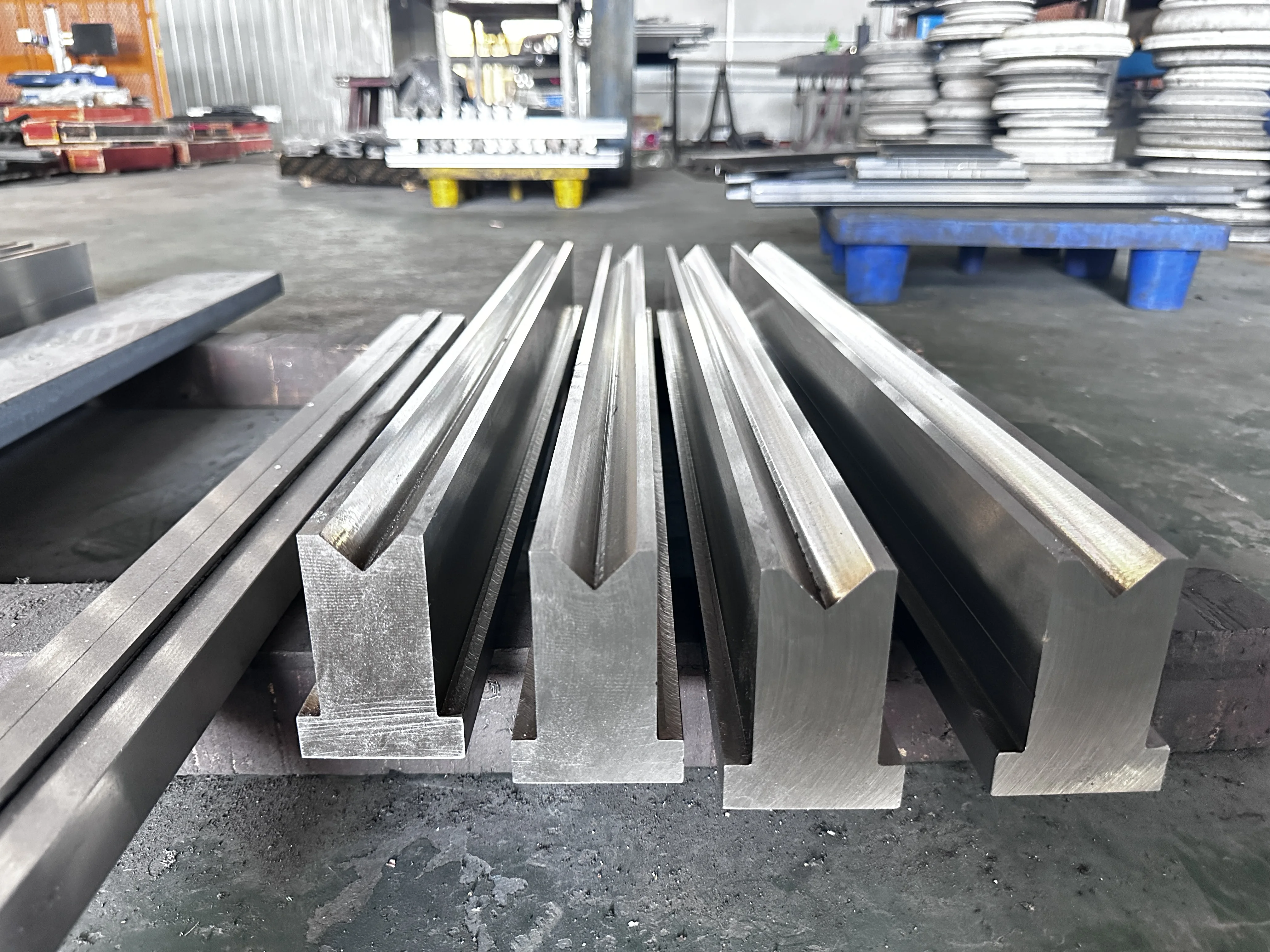 قوالب فرامل الضغط باستخدام الحاسب الآلي القابلة للتخصيص لأدوات فرامل الضغط المتوافقة مع Amada لثني الصفائح المعدنية الفعالة #4