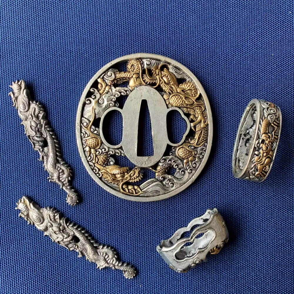 Juego completo de calidad de latón, cobre, dorado y plateado, dragón de agua Tsuba,Kuchi,Kashira, Menuki Tachi Katana Wakizashi