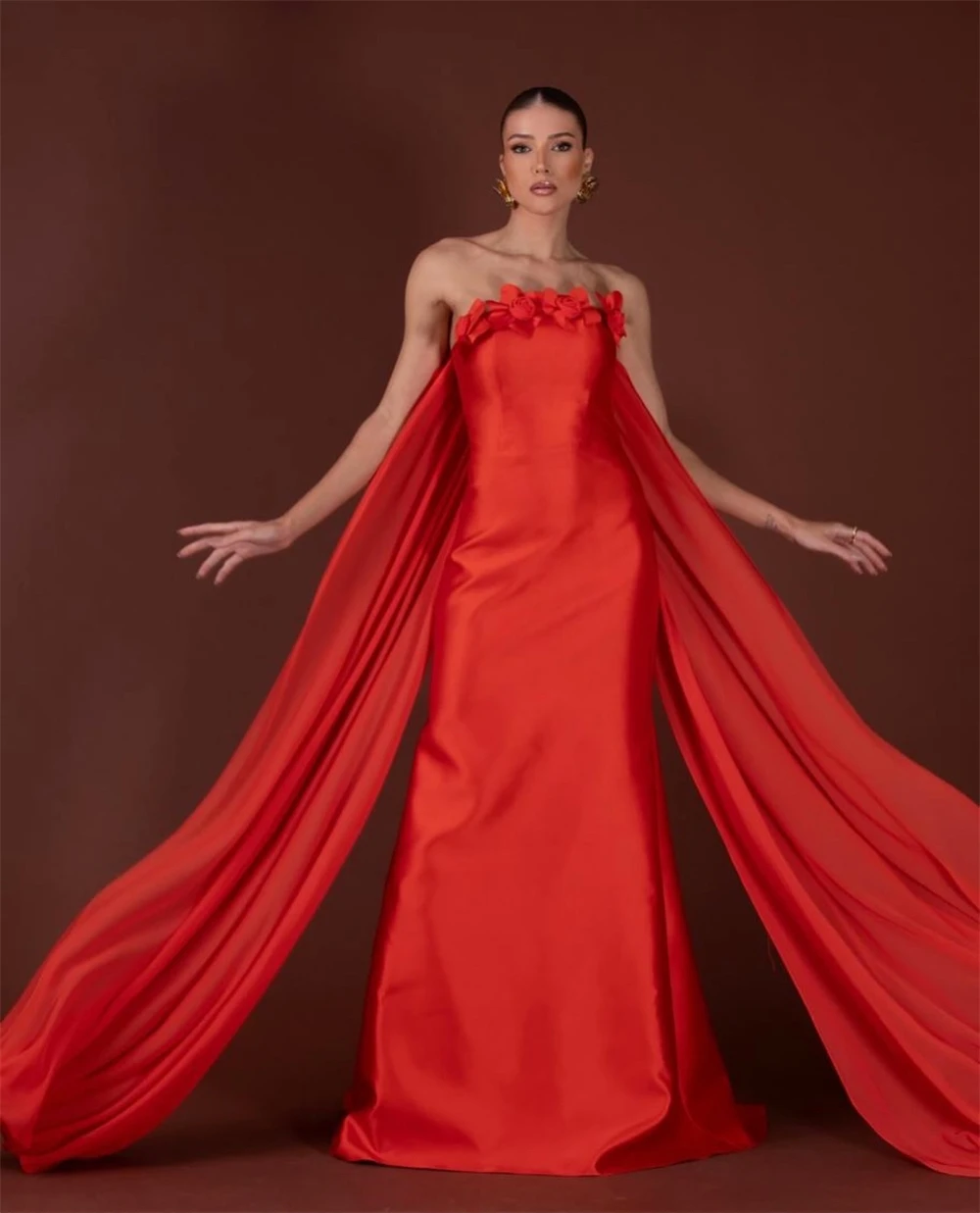 Gaun Malam Tanpa Tali Bunga Anggun Kustom Gaun Selebriti Kereta Panel Halus Gaun Pesta A-Line Satin Klasik