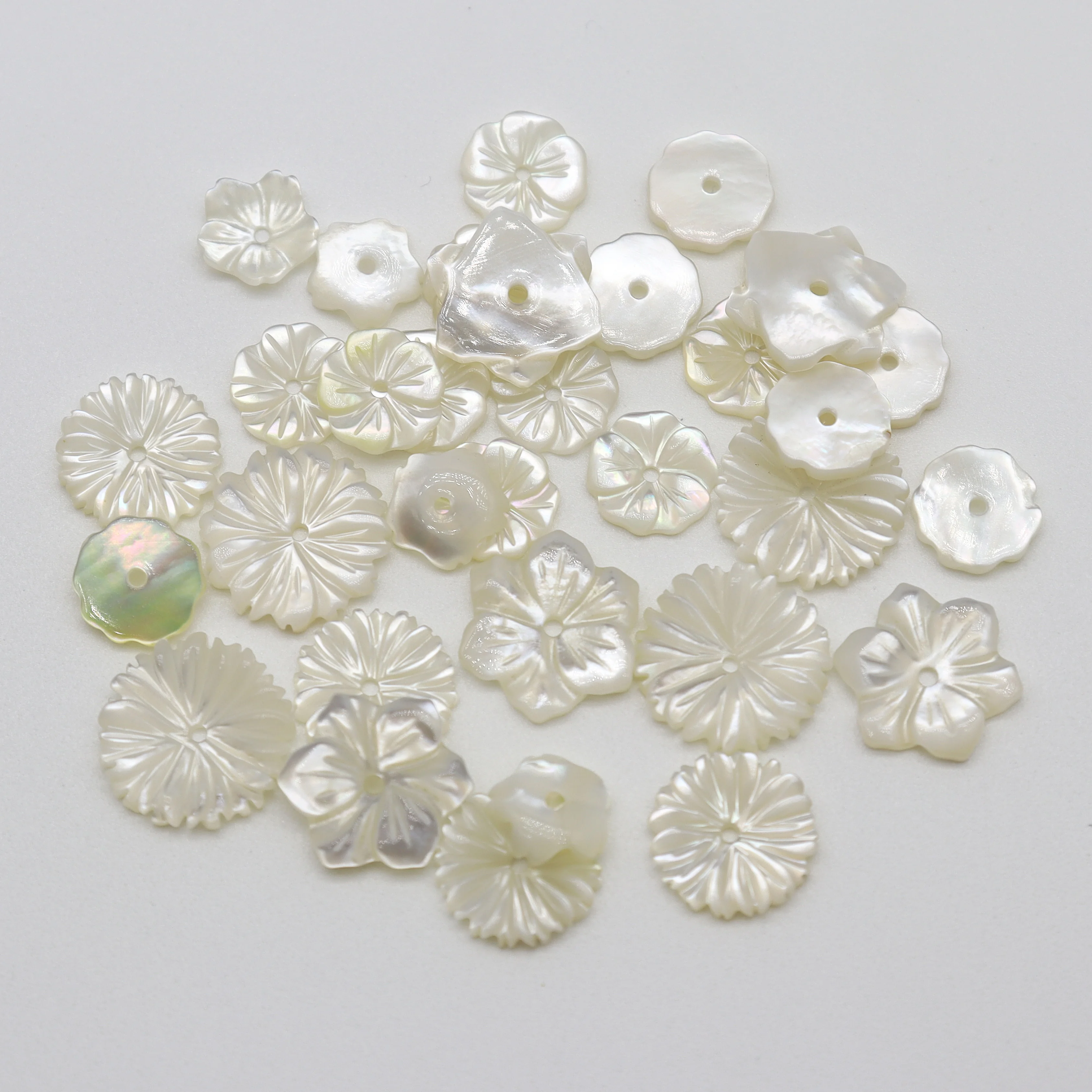 

Natural Seawater Shell Carving Flower Used For Perfect Exquisite Jewelry Pendant Making DIY Necklace Earring Bracelet Accessorie