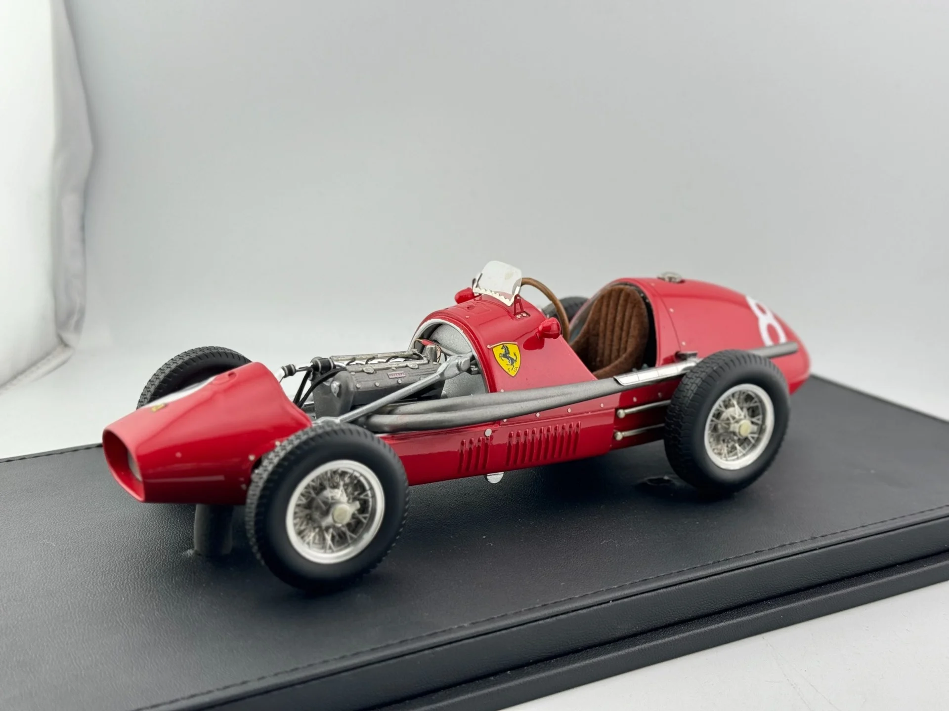 車のカバーには色の違いがあり、カバーはきつすぎません 1/18 スケール 8 レジンカーモデル