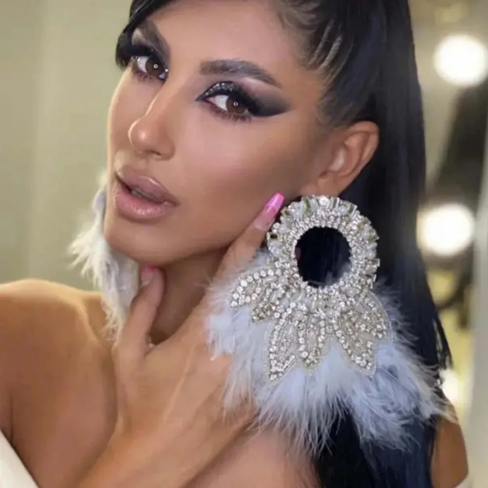 New exaggerated feather earrings, high-end diamond-encrusted fringed earrings, catwalk accessories, women's earrings.