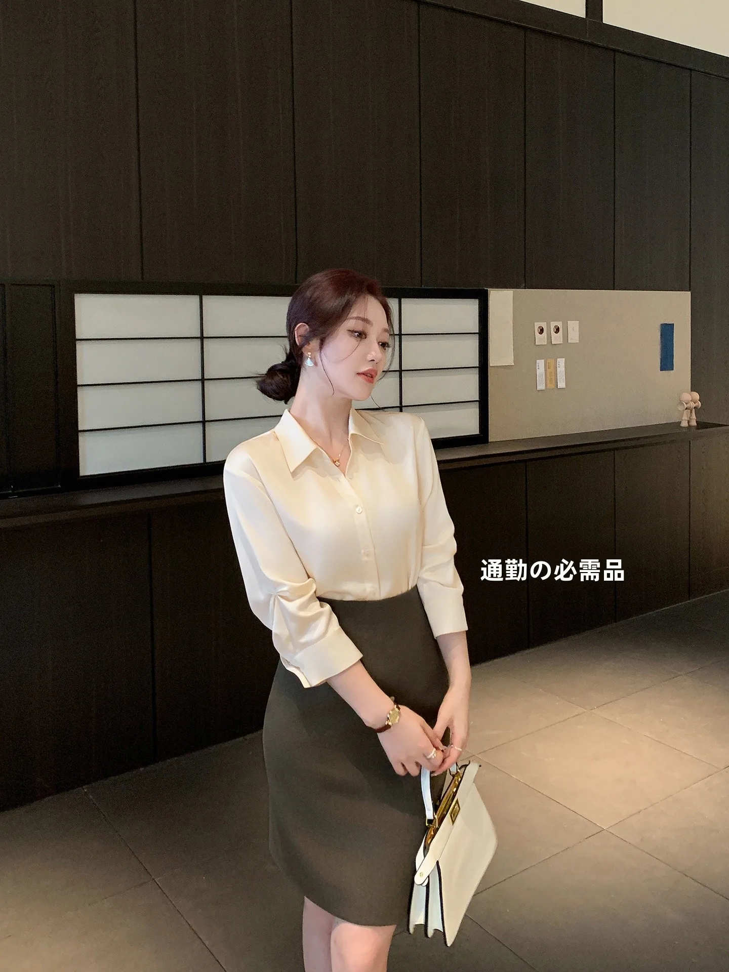 

Lin Guan Guan Women's Satin Shirt Light Luxury Commute Style Sleeveless Top Elegant Cherry Blossom Color Spring Fashion
