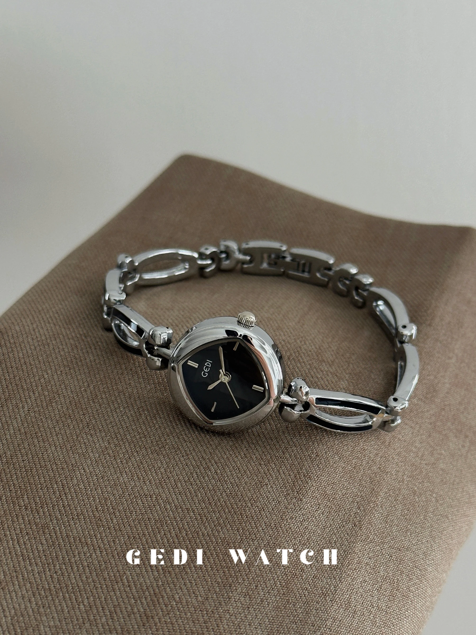 Luxury hollow bracelet watch for women 2025 new style high-end ladies' all-match watch gift for women ladies accessories