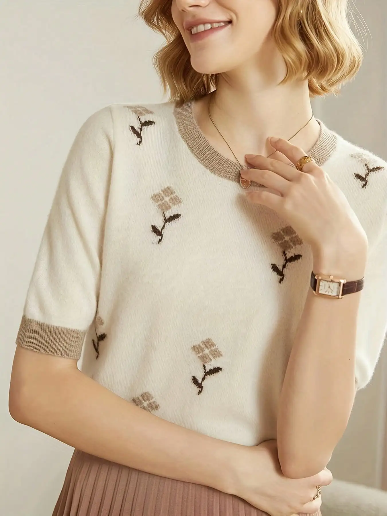 

Cream Floral Jacquard Knit Short Sleeve Crew Neck Pullover for Women